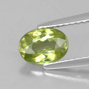Sphène vert naturelle coupe ovale, 0,96 ct, VS