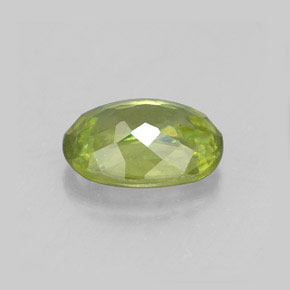 Sphène vert naturelle coupe ovale, 0,96 ct, VS