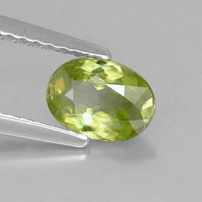 Sphène vert naturelle coupe ovale, 0,76 ct, VS