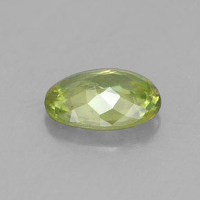 Sphène vert naturelle coupe ovale, 0,76 ct, VS