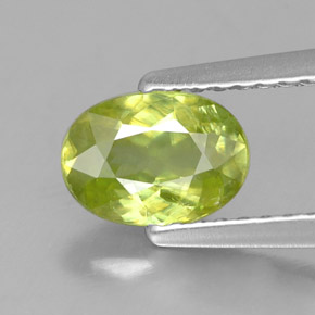 Sphène vert naturelle coupe ovale, 0,88 ct, VS