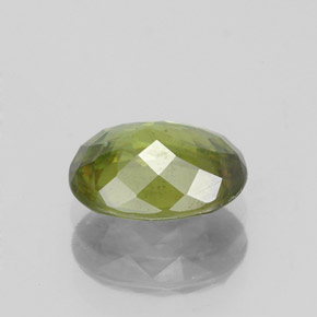 Sphène Vert Doré naturelle Coupe ovale, 1.52 ct, VS-SI