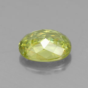 Sphène Vert Doré naturelle Coupe ovale, 1.52 ct, VS