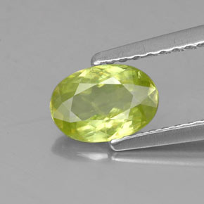 Sphène vert naturelle coupe ovale, 0,80 ct, VS-SI