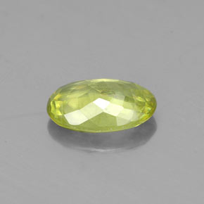 Sphène vert naturelle coupe ovale, 0,80 ct, VS-SI
