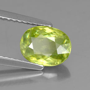Sphène Vert Doré naturelle Coupe ovale, 1.54 ct, VS-SI