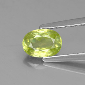 Sphène vert naturelle coupe ovale, 0,84 ct, VS