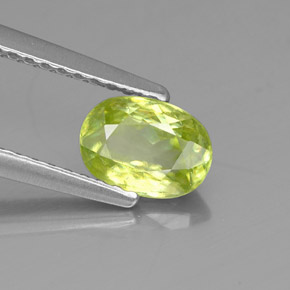 Sphène vert naturelle coupe ovale, 0,84 ct, VS