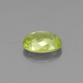 Sphène vert naturelle coupe ovale, 0,84 ct, VS