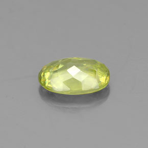 Sphène vert naturelle coupe ovale, 0,83 ct, VS