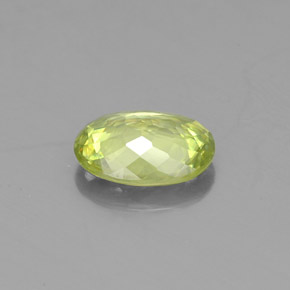 Sphène vert naturelle coupe ovale, 0,81 ct, VS