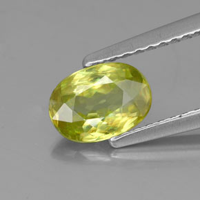 Sphène vert naturelle coupe ovale, 0,85 ct, VS