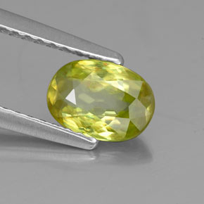 Sphène vert naturelle coupe ovale, 0,85 ct, VS