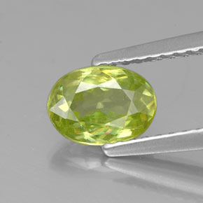Sphène Vert Doré naturelle Coupe ovale, 0.85 ct, VS
