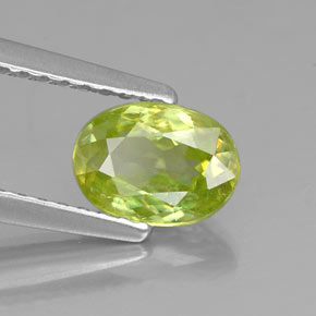Sphène Vert Doré naturelle Coupe ovale, 0.85 ct, VS