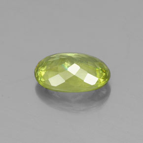 Sphène Vert Doré naturelle Coupe ovale, 0.85 ct, VS