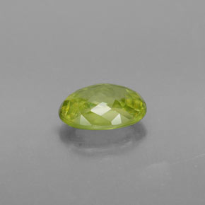 Sphène vert naturelle coupe ovale, 1,05 ct, VS