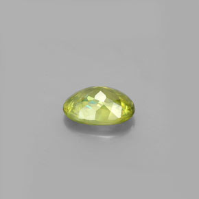 Sphène vert naturelle coupe ovale, 0,85 ct, VS-SI