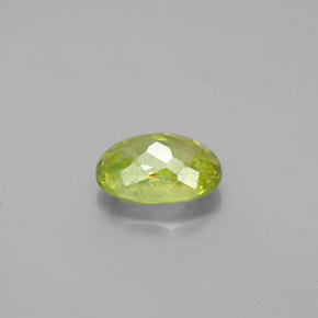 Sphène vert naturelle coupe ovale, 1,10 ct, VS-SI