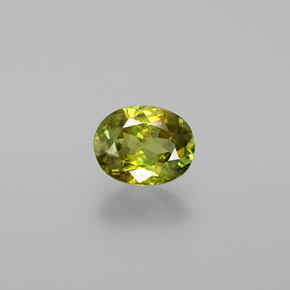 Sphène Vert Doré naturelle Coupe ovale, 1.39 ct, VS