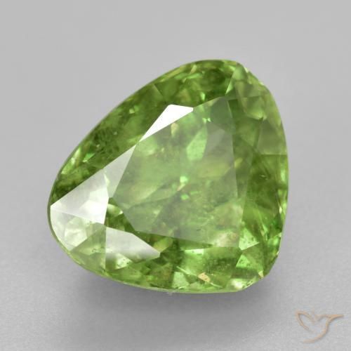 Sphène Vert chaud naturelle En forme de poire, 4.97 ct, VS-SI