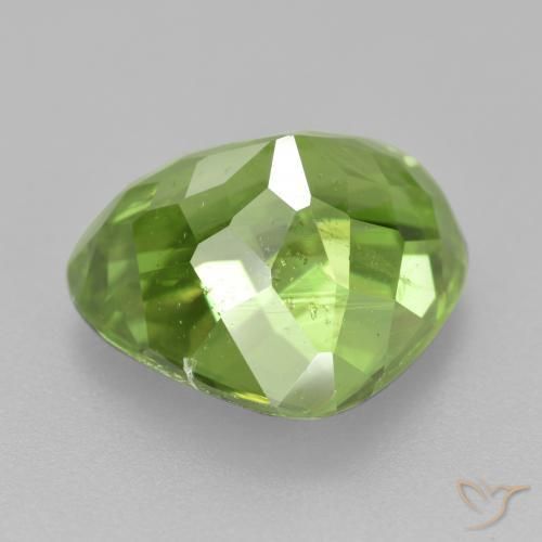 Sphène Vert chaud naturelle En forme de poire, 4.97 ct, VS-SI