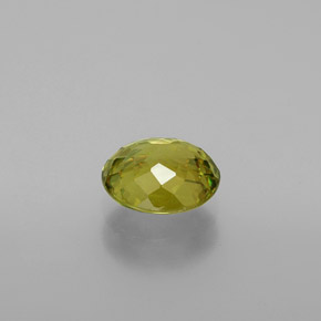 Sphène vert naturelle coupe ovale, 1,82 ct, VS