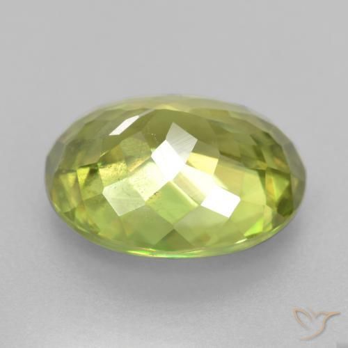 Sphène vert naturelle coupe ovale, 3,72 ct, VS