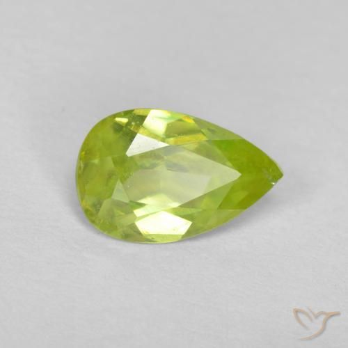 Sphène Jaune clair naturelle En forme de poire, 0.82 ct, VS