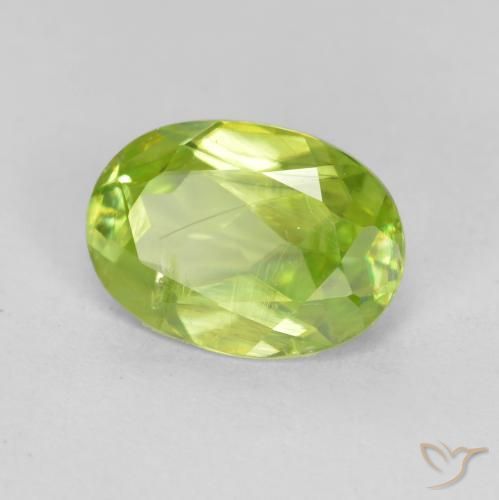 Sphène Vert jaunâtre vif naturelle ovale, 0.98 ct, VS-SI