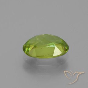 Sphène Vert clair naturelle Coupe ovale, 1.30 ct, SI