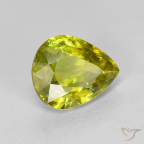 Sphène Vert forêt chaud naturelle En forme de poire, 1.56 ct, VS-SI