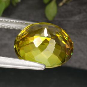 Sphène Vert Doré naturelle Coupe ovale, 3.35 ct, VVS-VS