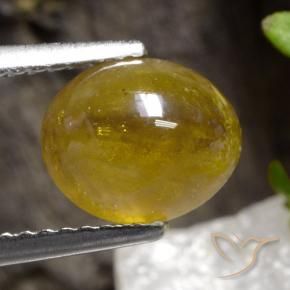 Sphène Or naturelle ovale, 2.68 ct, Translucide