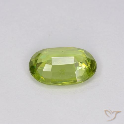 Sphène Vert clair naturelle ovale, 0.74 ct, VS-SI