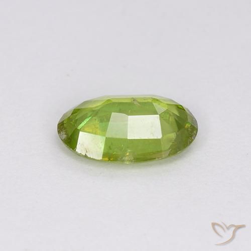 Sphène Vert clair naturelle ovale, 0.73 ct, VS-SI