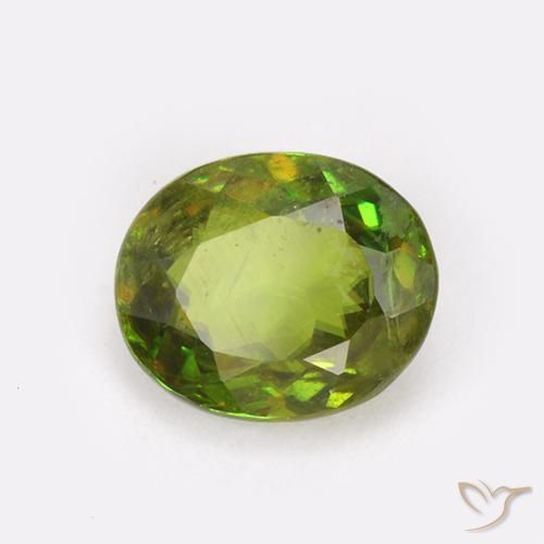 Sphène Forêt verte naturelle ovale, 0.92 ct, VS-SI