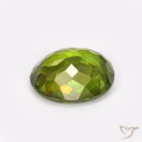 Sphène Forêt verte naturelle ovale, 0.92 ct, VS-SI