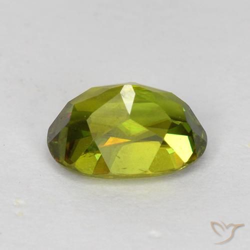 Sphène Forêt verte naturelle ovale, 0.73 ct, VS