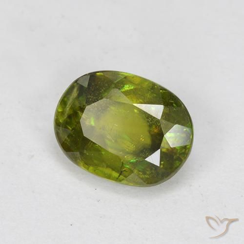 Sphène Vert chaud et terreux naturelle ovale, 0.83 ct, VS-SI
