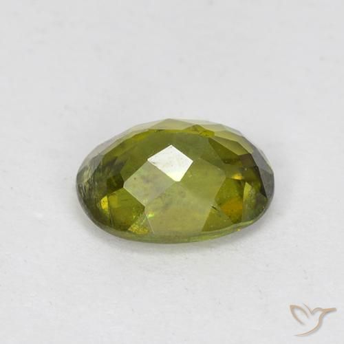 Sphène Vert chaud et terreux naturelle ovale, 0.83 ct, VS-SI