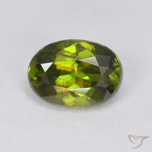 Sphène Vert chaud et terreux naturelle Coupe ovale, 1.11 ct, VVS-VS