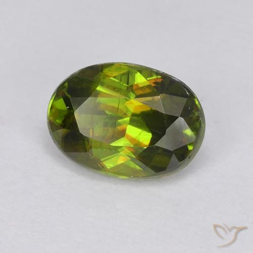 Sphène Vert chaud et terreux naturelle Coupe ovale, 1.11 ct, VVS-VS