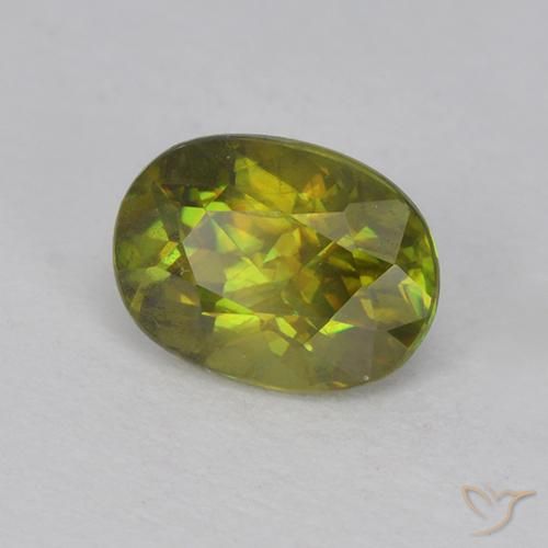 Sphène Vert moyen-foncé naturelle ovale, 0.73 ct, VVS-VS