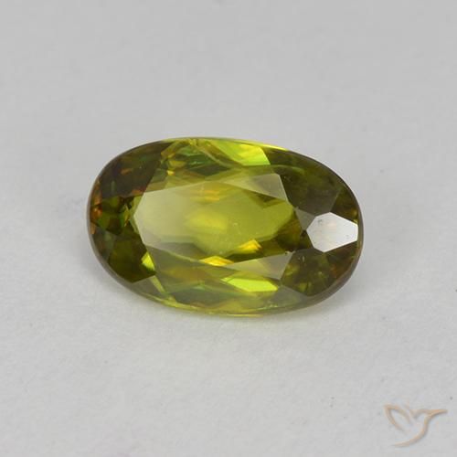 Sphène Vert moyen-foncé naturelle ovale, 0.74 ct, VVS-VS