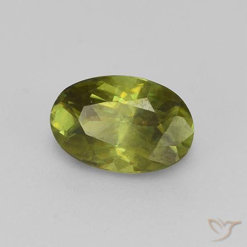 Sphène Vert chaud et terreux naturelle ovale, 0.57 ct, VS