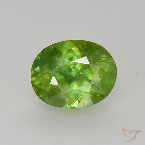Sphène Vert moyen naturelle Coupe ovale, 1.36 ct, VS-SI