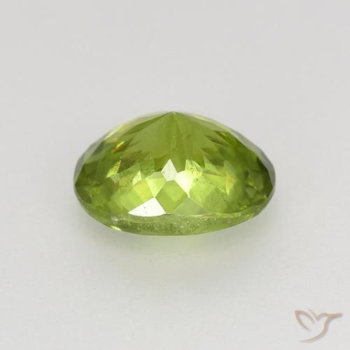 Sphène Vert jaunâtre vif naturelle ovale, 1.08 ct, VS-SI