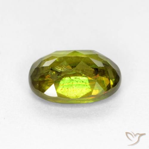 Sphène Vert chaud et terreux naturelle ovale, 0.70 ct, VS-SI
