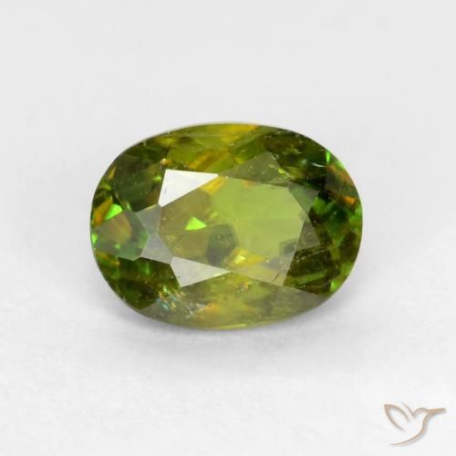 Sphène Vert chaud et terreux naturelle ovale, 0.65 ct, SI